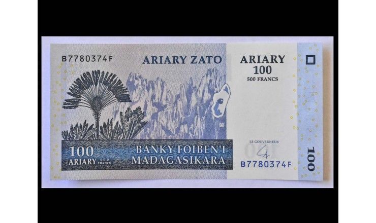 Мадагаскар 100 ариари 2004 г.
