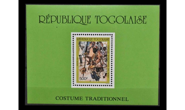 Того 1988 г. "Национальные костюмы"