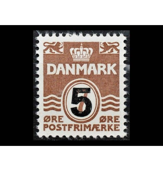 Дания 1955/1956 г. "Цифры и король Фредерик IX" (надпечатка)