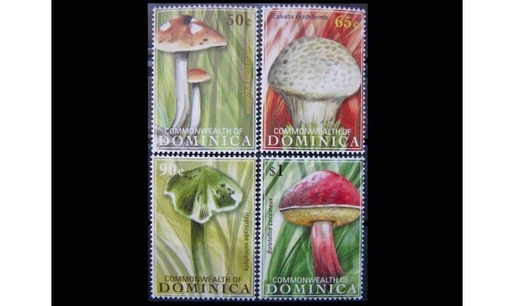 Доминика 2009 г. "Грибы"