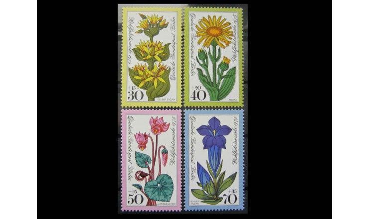 Западный Берлин 1975 г. "Альпийские цветы"