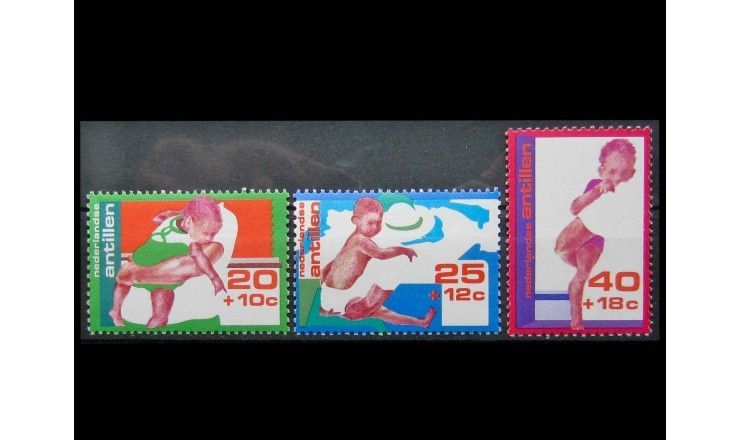Нидерландские Антиллы 1976 г. "Разные способы ношения ребенка"