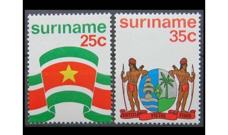 Суринам 1976 г. "Государственный флаг и герб"