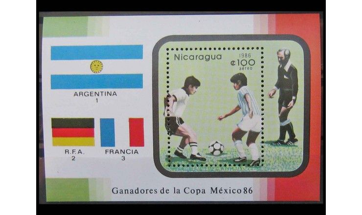 Никарагуа 1986 г. "Чемпионат мира по футболу 1986, Мехико: игроки Мексики и национальные флаги"