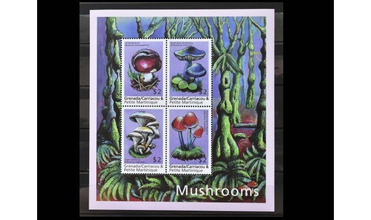 Гренада Карриаку и Петит Мартиник 2000 г. "Грибы"